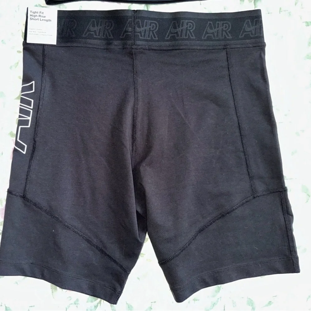 Brand New With Tags Womens Nike Air Bike Shorts Size Large - Picture 2 of 4